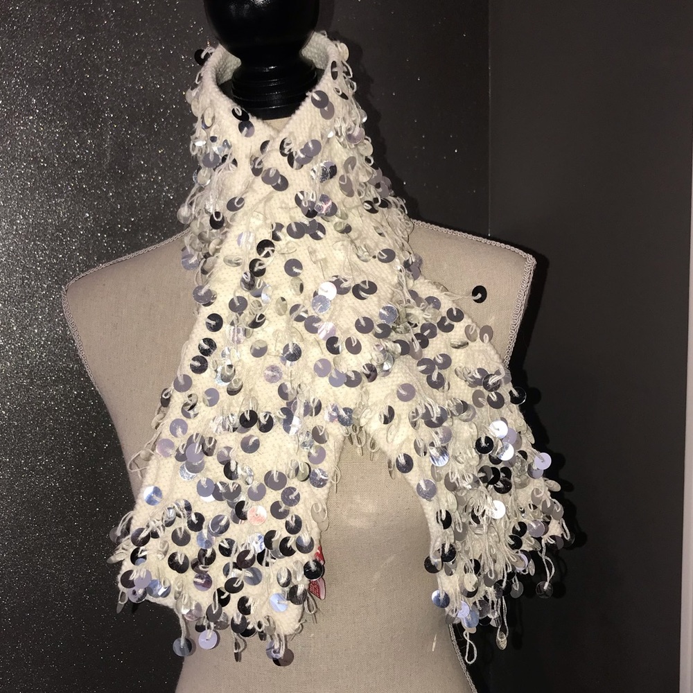 Anne Klein silver sequin scarf 🧣
